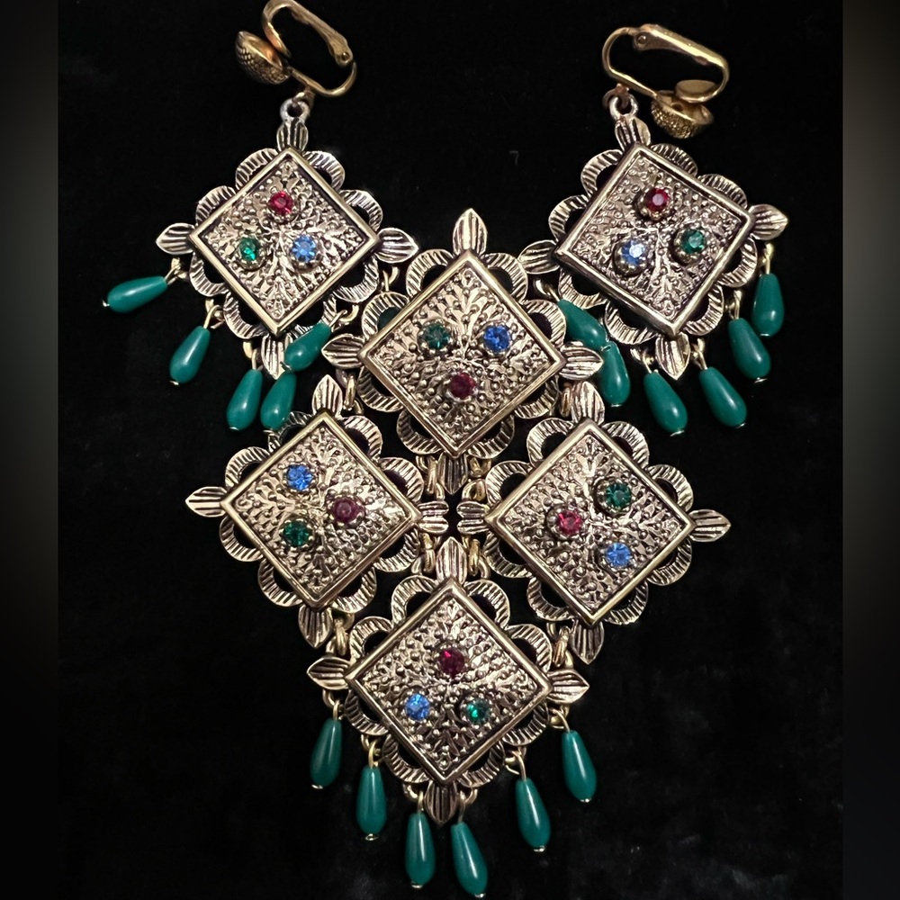 Gold tone Sarah Coventry Earring and Brooch set